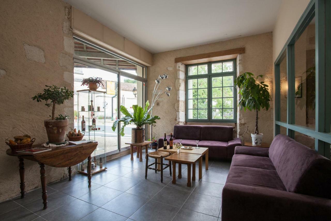Hotel Le Lion D'Or Manzac-sur-Vern Exterior foto